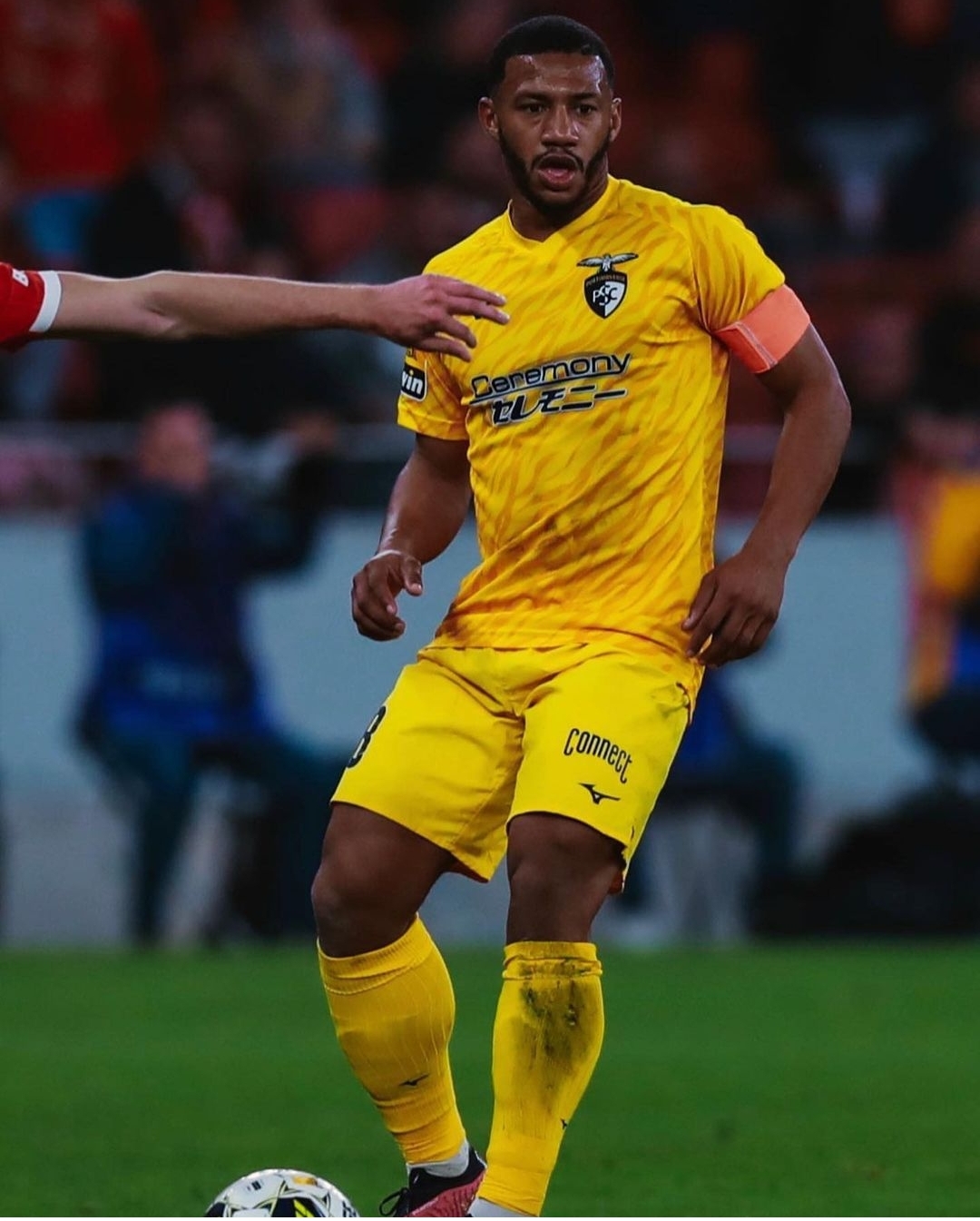 فهد موفي في طريقه لمجاورة أنس زروري