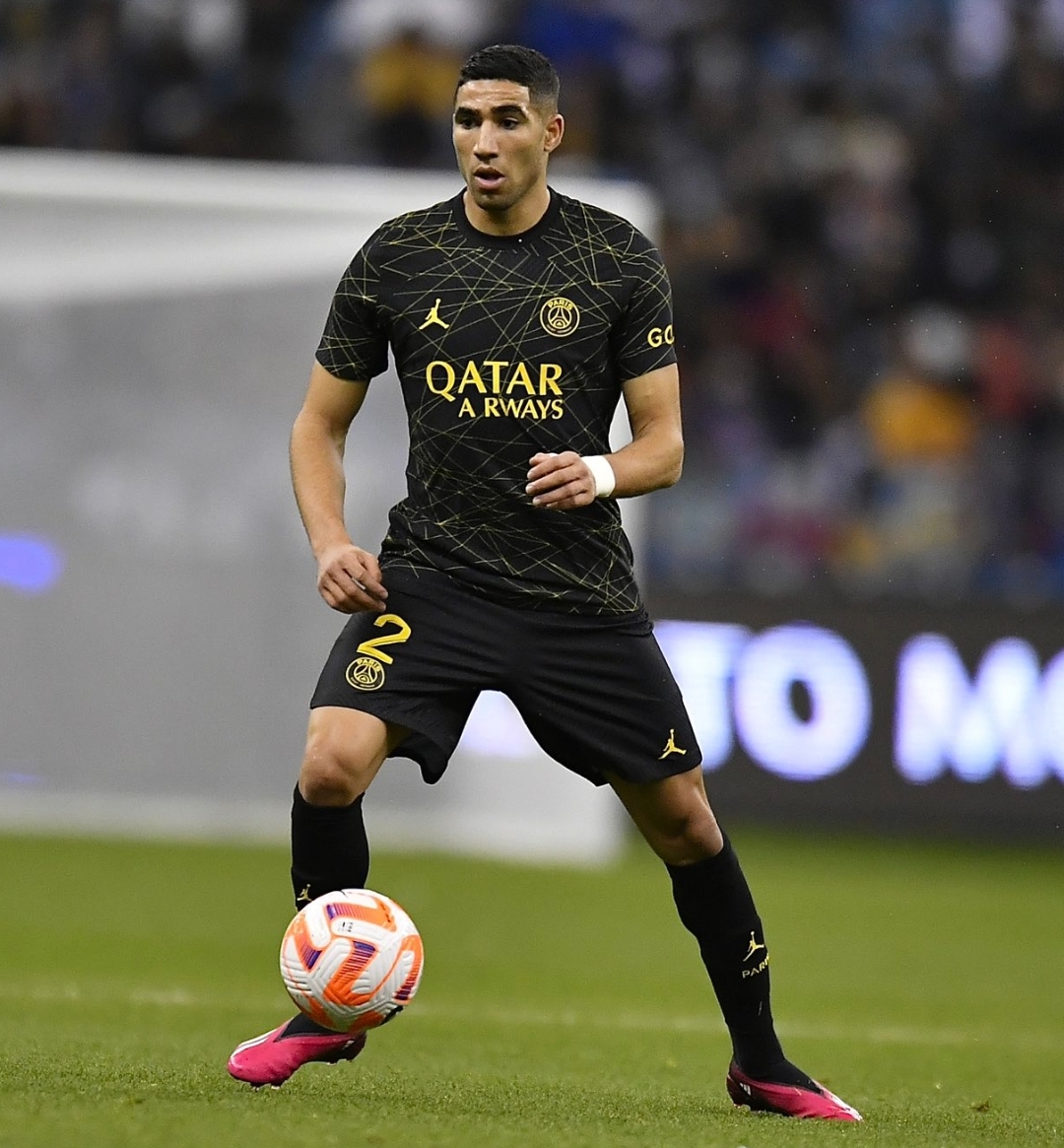 حكيمي أبهرته أجواء مباراة موسم الرياض