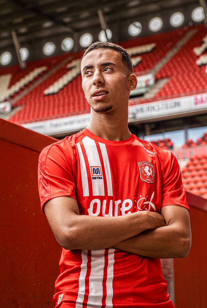 أنس صلاح الدين يسطع داخل تفينتي وقد يكون ظهير المستقبل