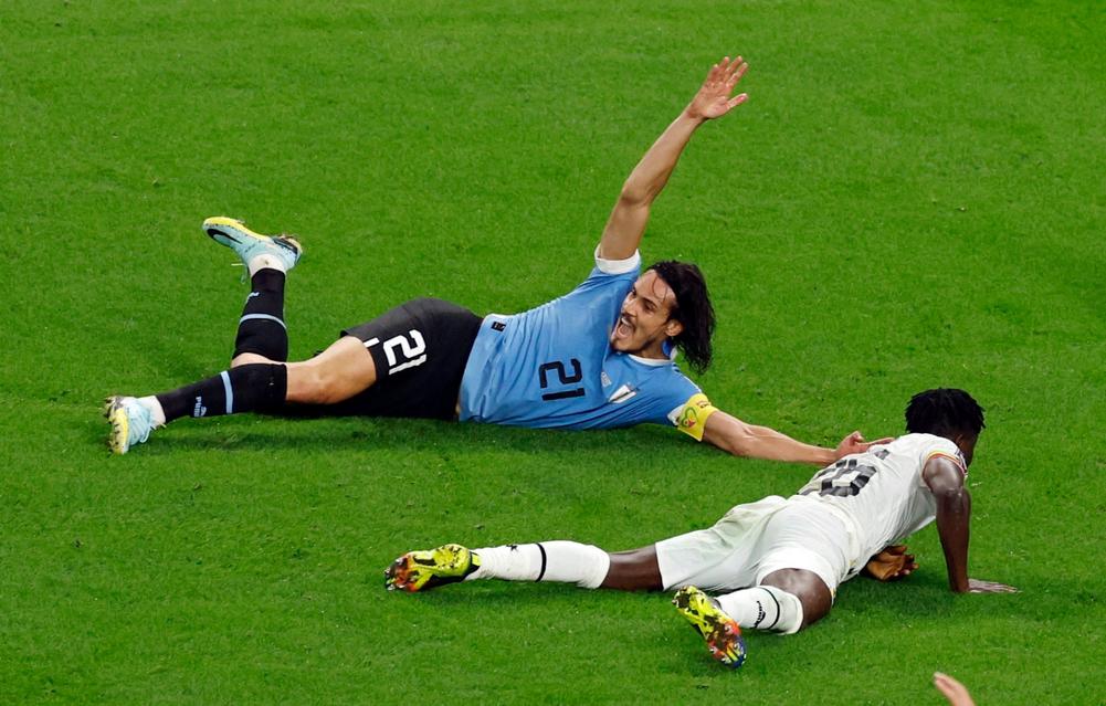 عقوبات تأديبية ضد الأوروغواي وأربعة من لاعبيها بينهم كافاني