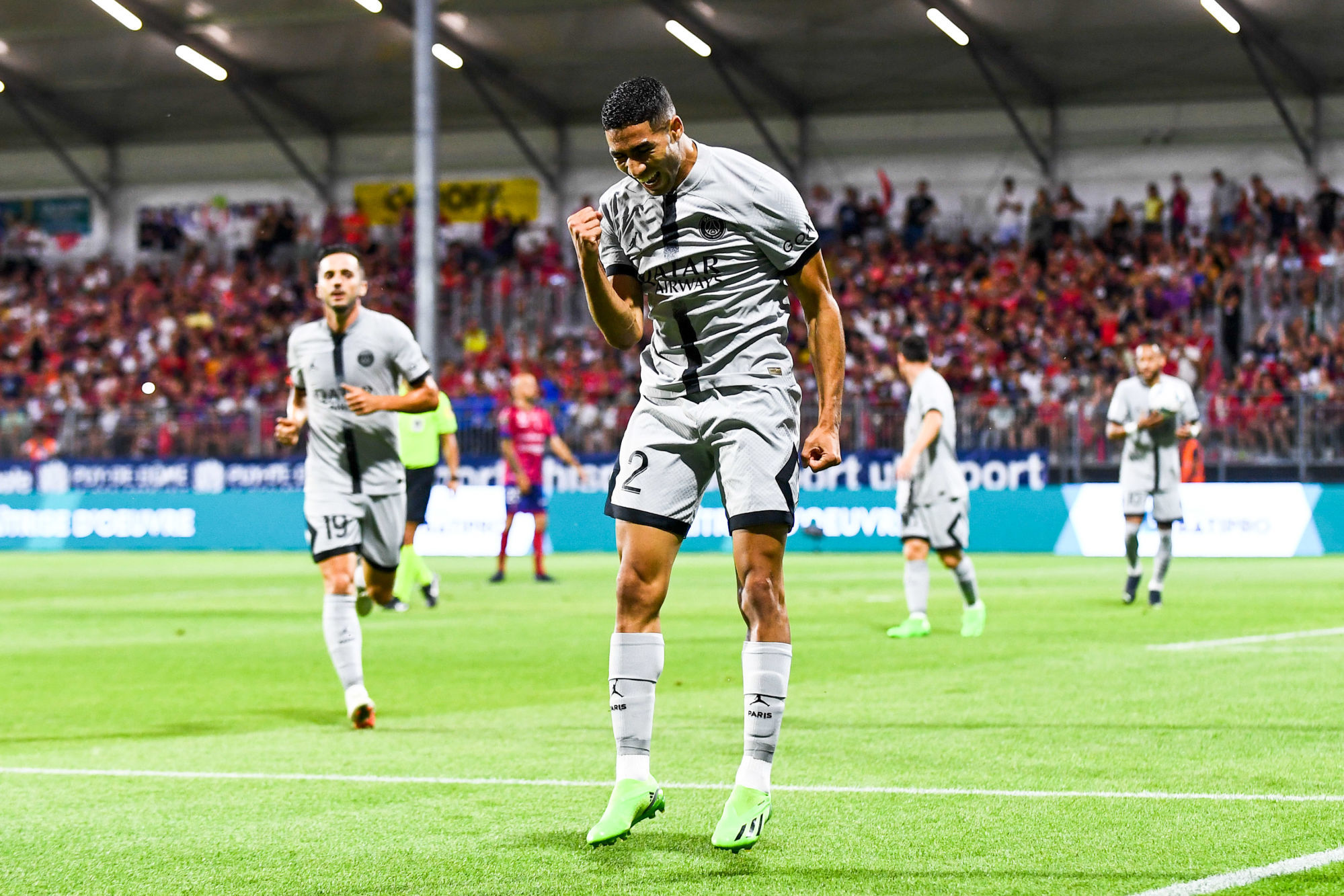 حكيمي ينافس الكبار على جائزة أفضل لاعب للفيفا