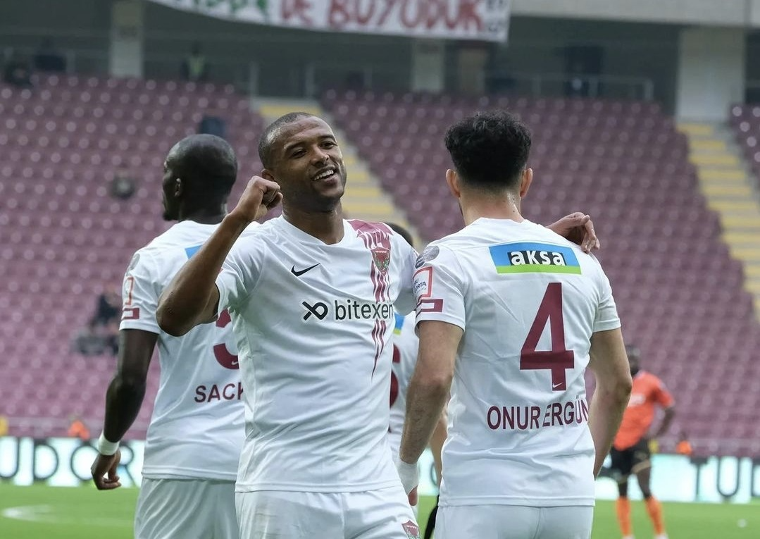 ليس النصيري ولا حمد الله.. الكعبي ضمن لائحة هدافي العالم