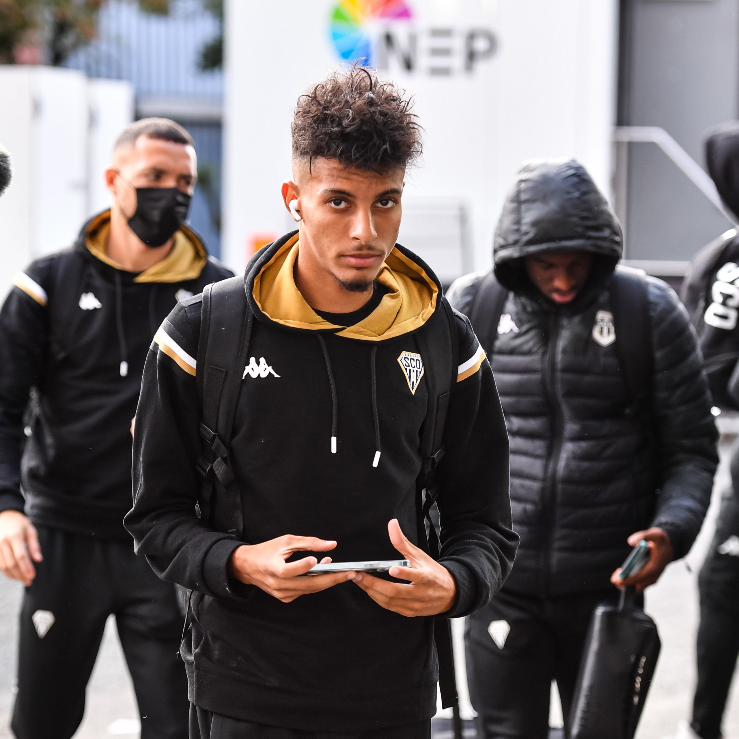 لا عرض لاوناحي من باري سان جيرمان