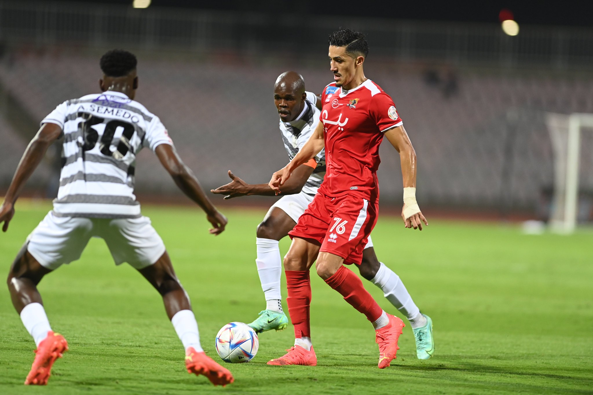 إصابة عضلية تبعد فيصل فجر 10 أيام