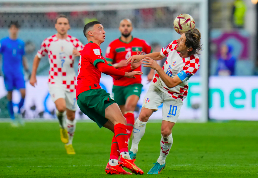 كيف فاجأ لوكا مودريتش بلال الخنوس