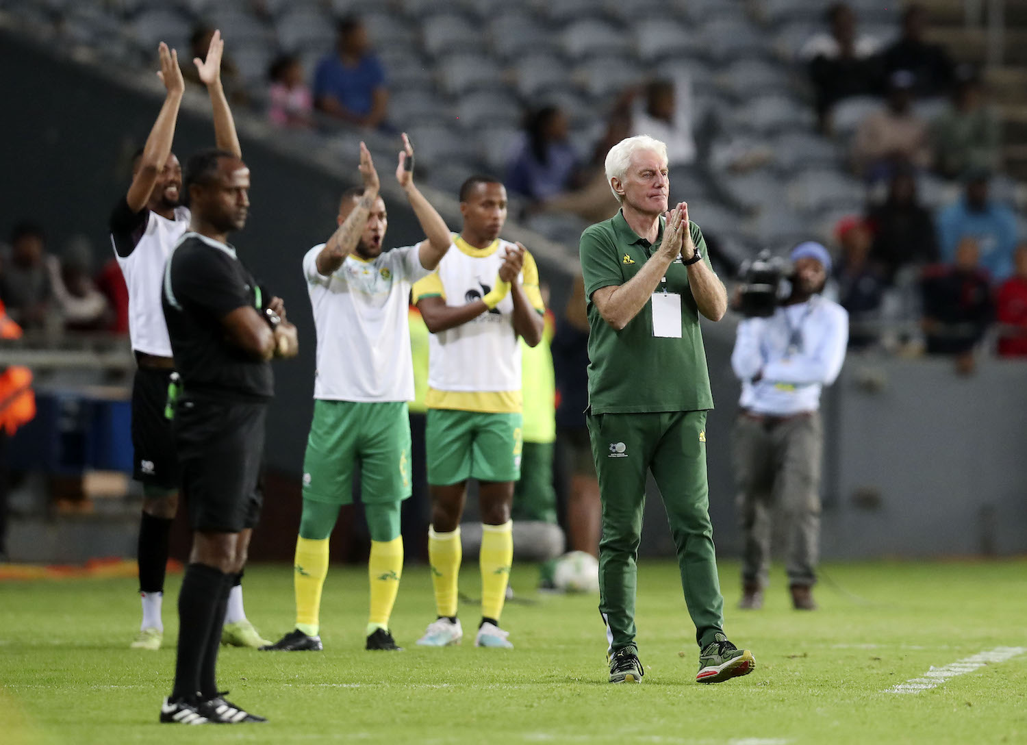 بروس يقطر الشمع على الاسود ويعتبر مباراته القادمة ودية