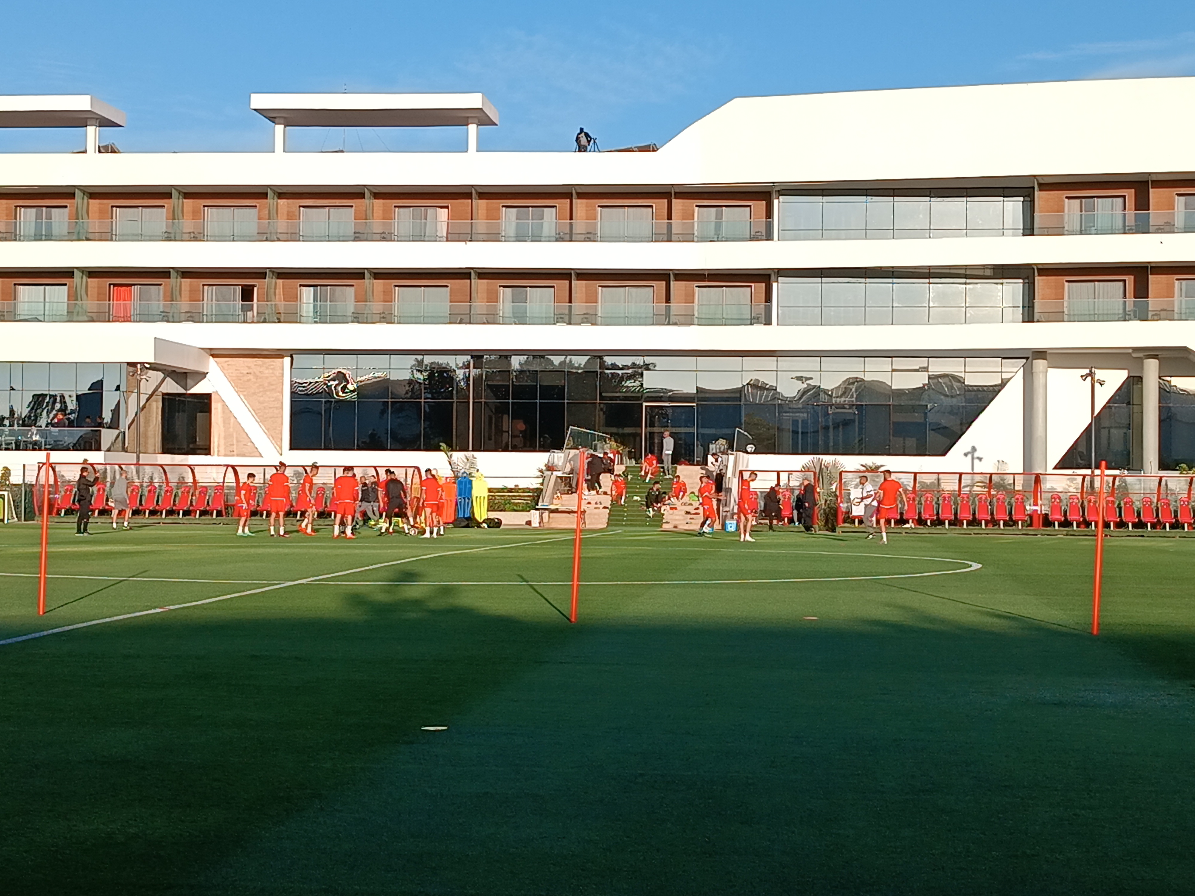 إنطلاق تداريب الفريق الوطني في هذه الأثناء