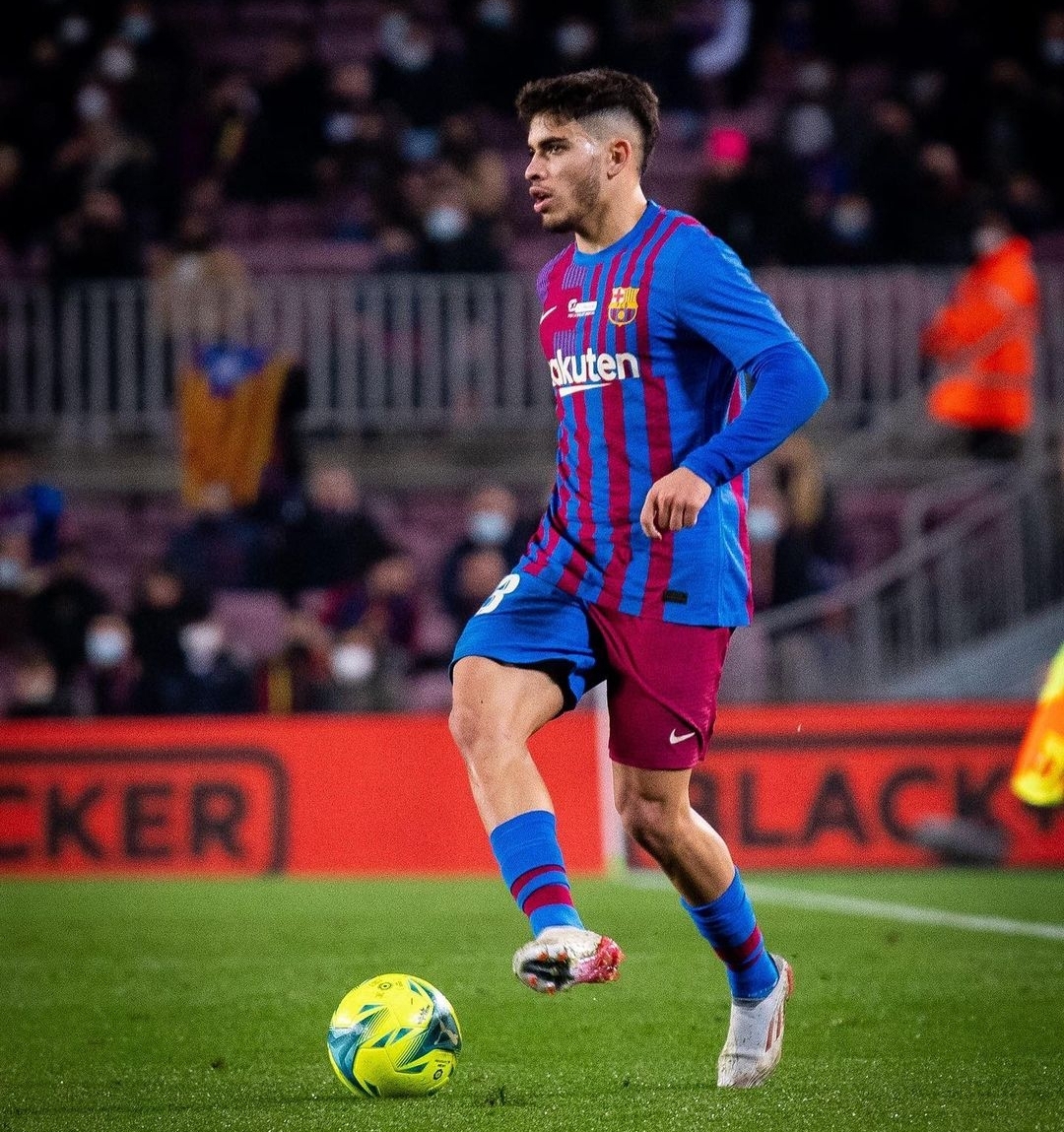 برشلونة يملك 17 لاعبا معارا سيستعيد منهم الزلزولي ونيكو