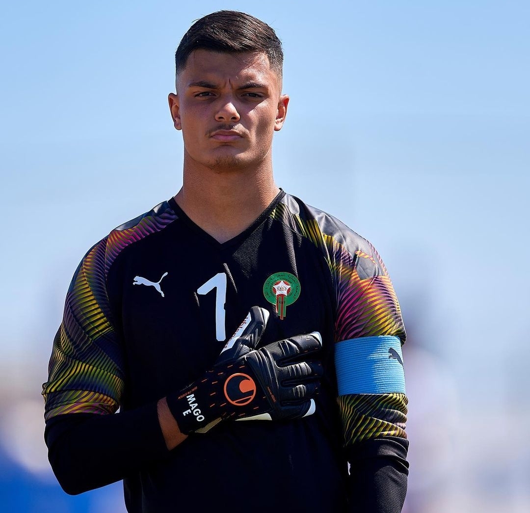 مدرب حراس الأولمبيين يتابع مستوى إلياس ماݣو ببلجيكا