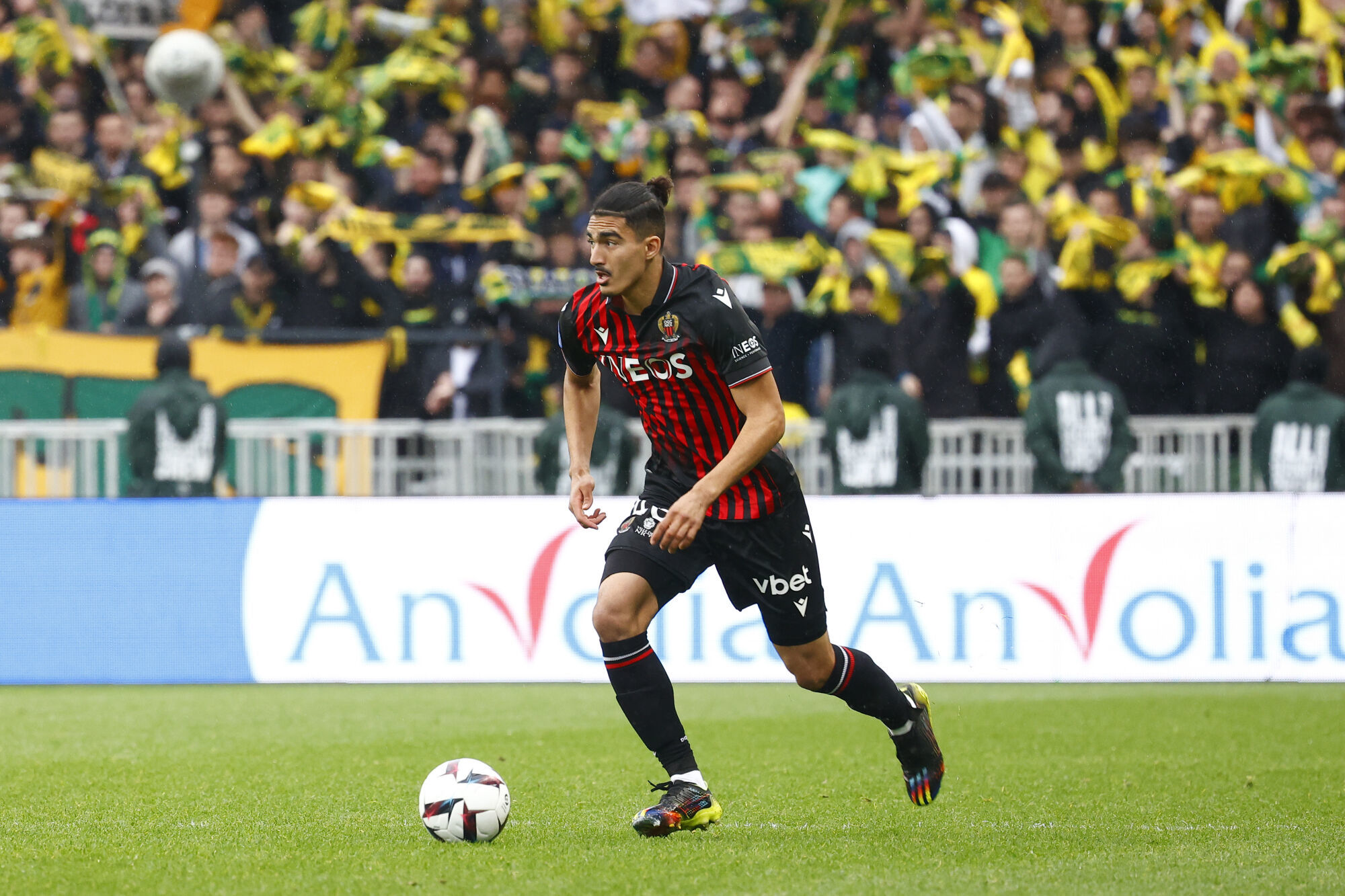 مدرب نيس إستبدل عمراوي و إف سي بال قلب الطاولة