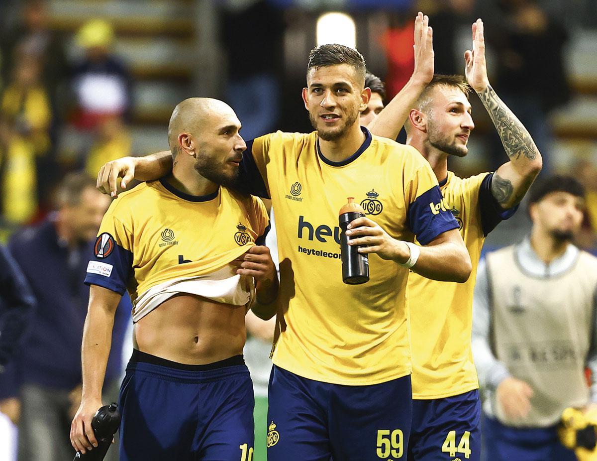 هل حقا تواصل الركراكي ببلجيكا مع اسماعيل قندوس؟