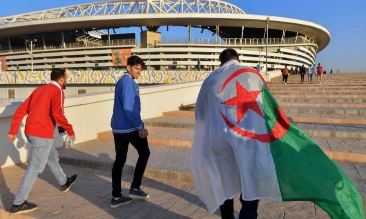 جزائري يفضح نظام بلده بسبب مباراة المرتزقة ومولودية الجزائر