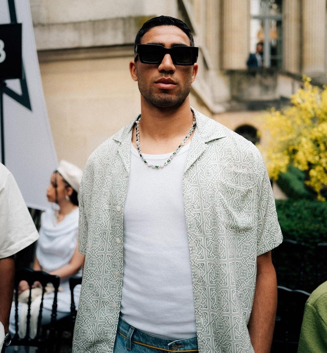 حكيمي يتابع مباراة الأولمبيين