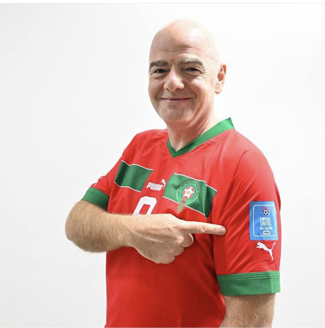 إنفانتينو يوجه رسالة بقميص الأسود