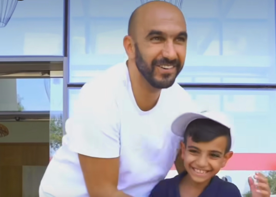 الناخب الوطني وليد الركراكي يلتقي بأطفال القدس