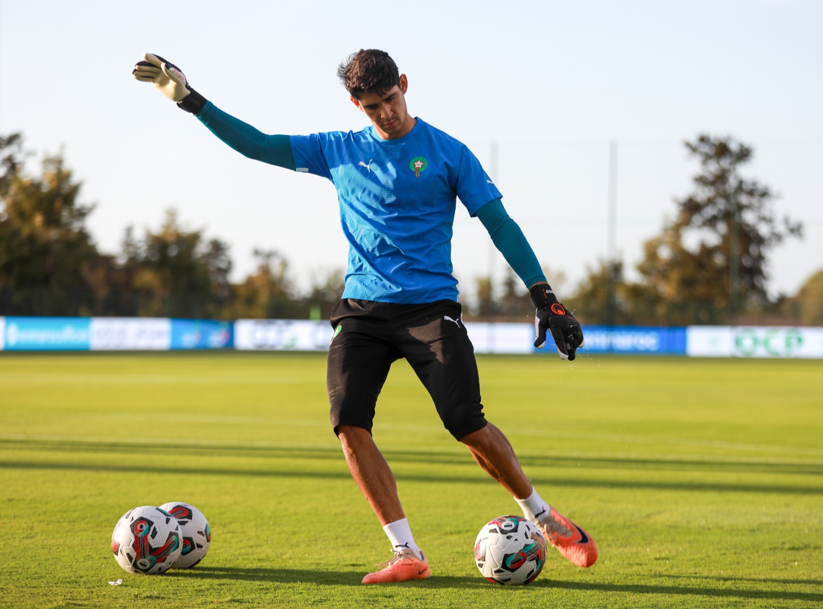 الحضري: بونو يستحق أن يكون أفضل حارس في العالم