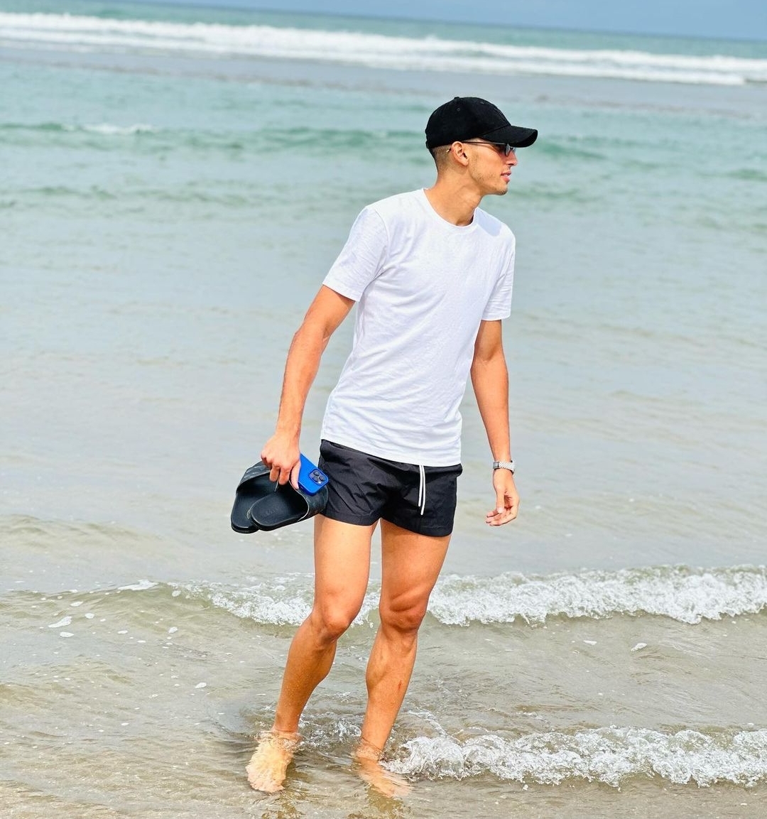 نايف أول الواصلين للمغرب في إنتظار اللحاق بمركب محمد السادس بسلا