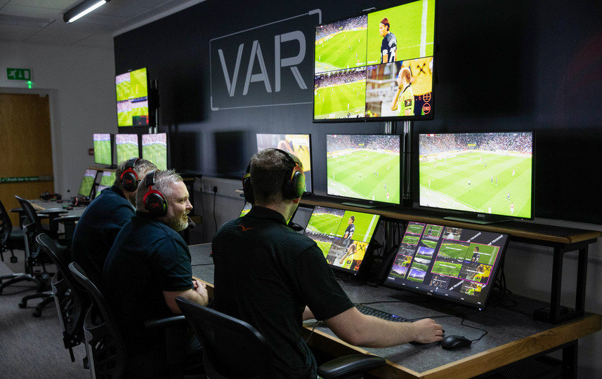 الجامعة الإنكليزية لكرة القدم تدرس إمكانية بث مباشر لقرارات حكم الفيديو المساعد (ڤار)