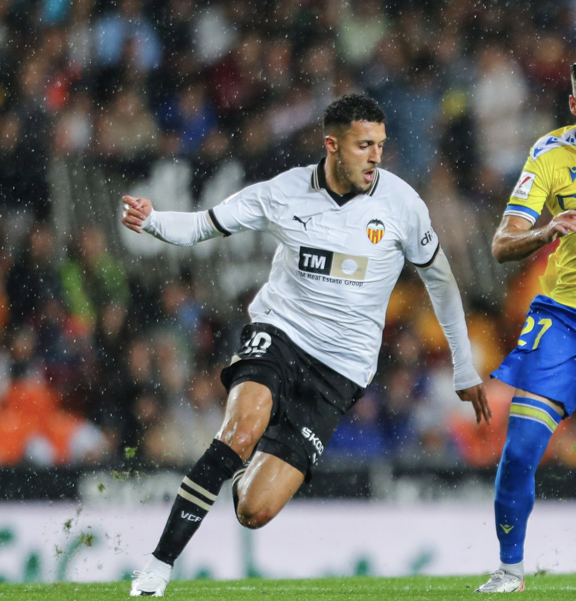 أملاح بأسيست يمنح العلامة لفالنسيا