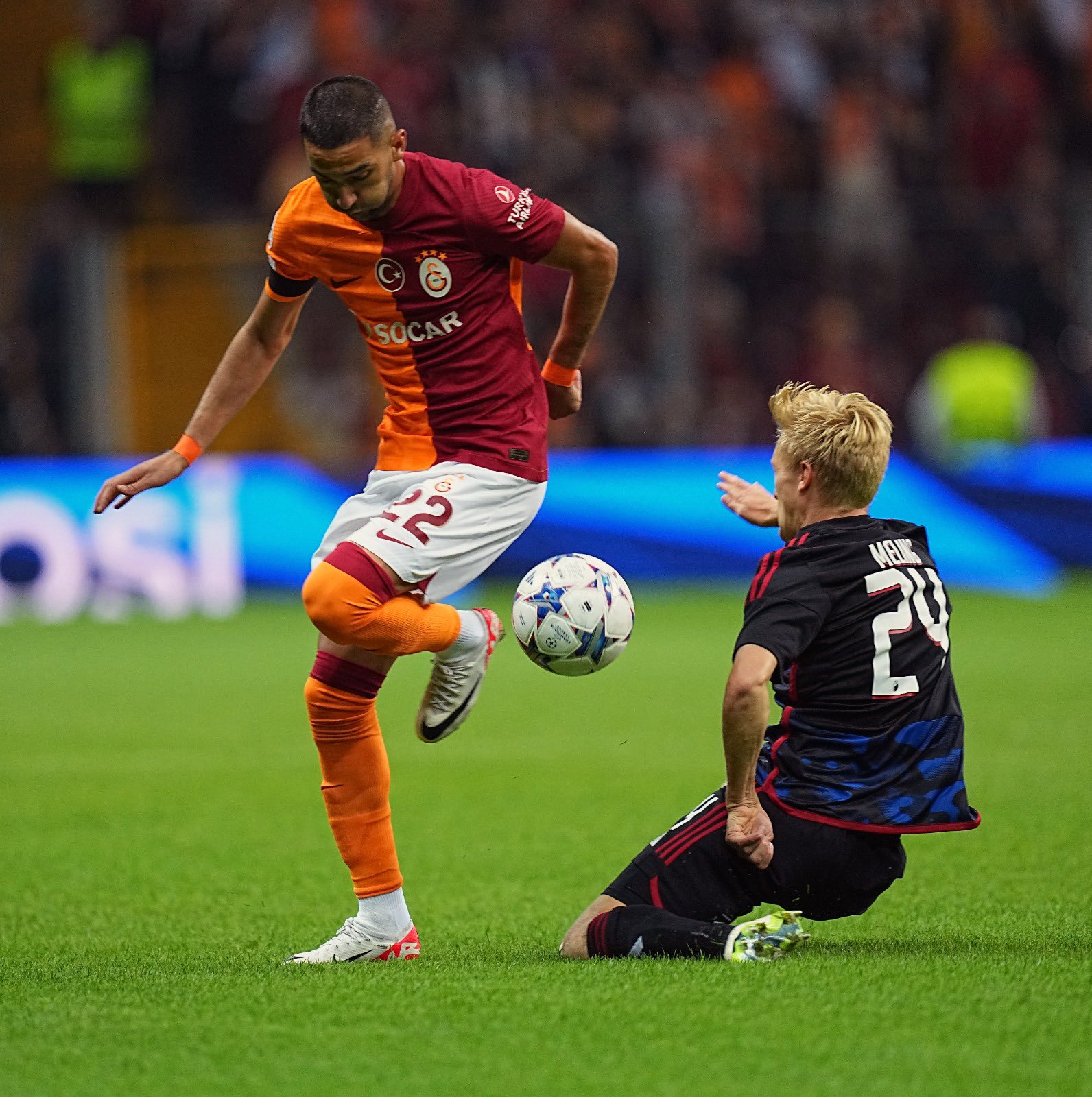 شكوك في غلطة سراي حول عودة زياش في مباراة الديربي