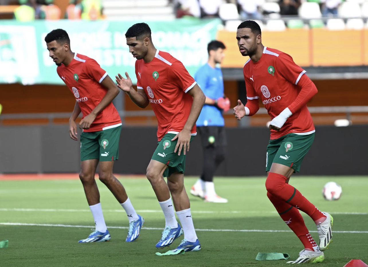 الفريق الوطني يجري الحصة الأخيرة بالملعب الكبير لأكادير