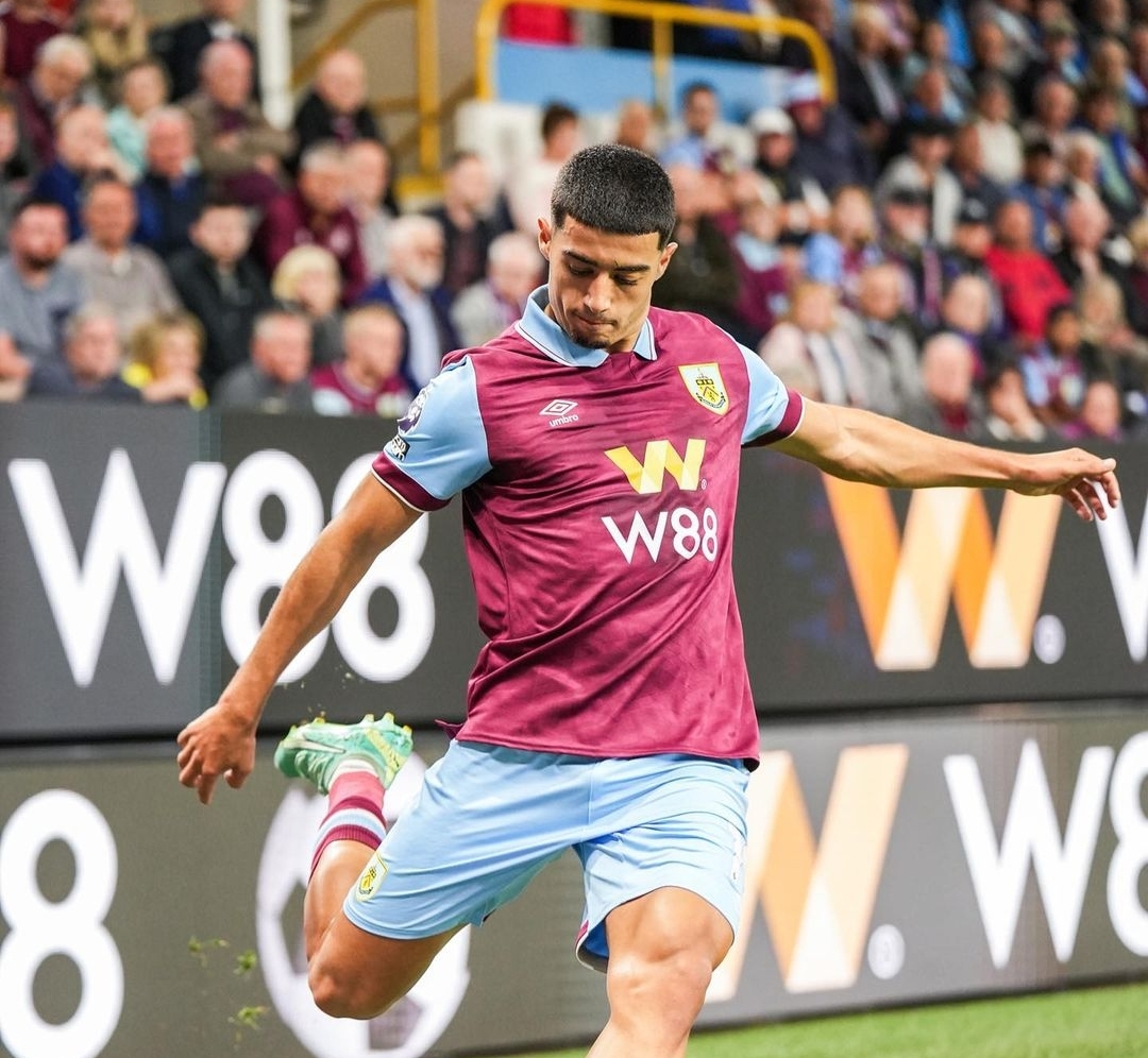 زروري عاد للرسمية وبورنلي خسر بالخبرة