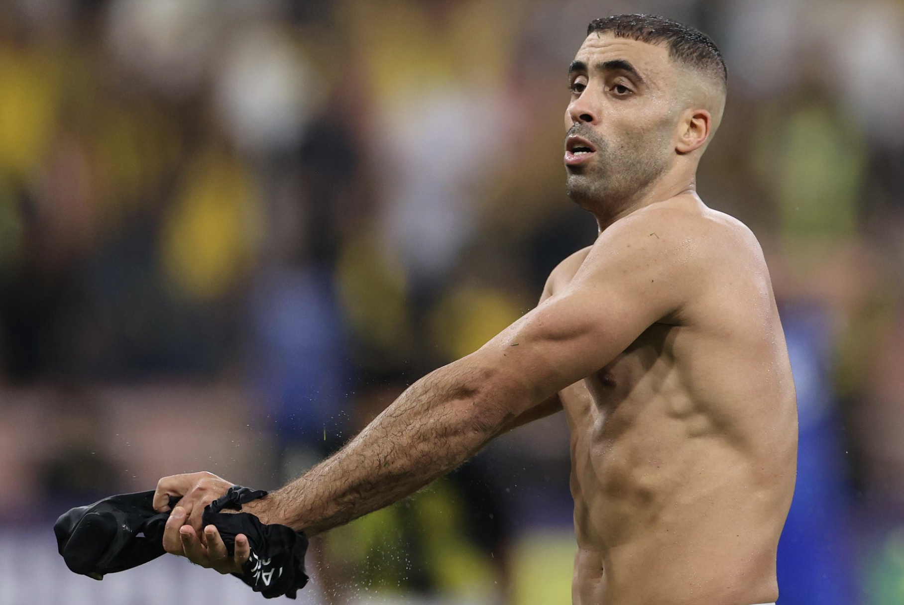 حمد الله معلقا على خلع قميصه:  أردت أن أستعرض عضلاتي