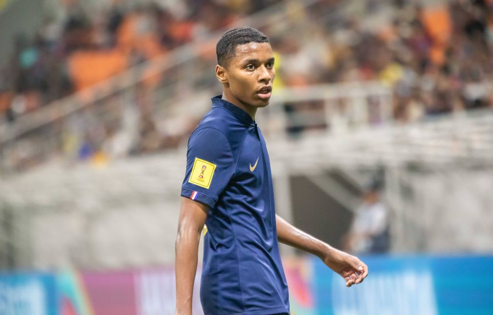 المنتخب الفرنسي للفتيان مهدد بالإقصاء من المونديال بسبب لاعب من أصول مغربية