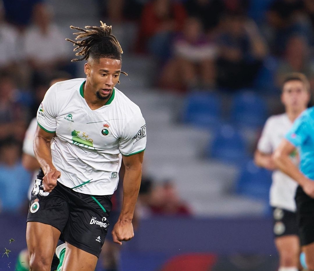 أيوب جباري يكشف ل  المنتخب  سبب تفضيله اللحاق بباريس إف سي