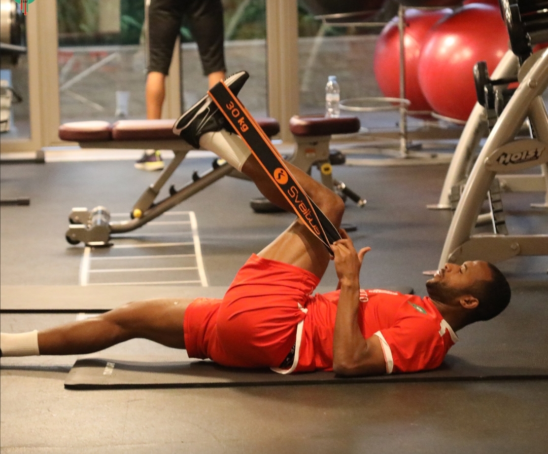 الركراكي يرفع إيقاع تداريب الأسود بقاعة تقوية العضلات