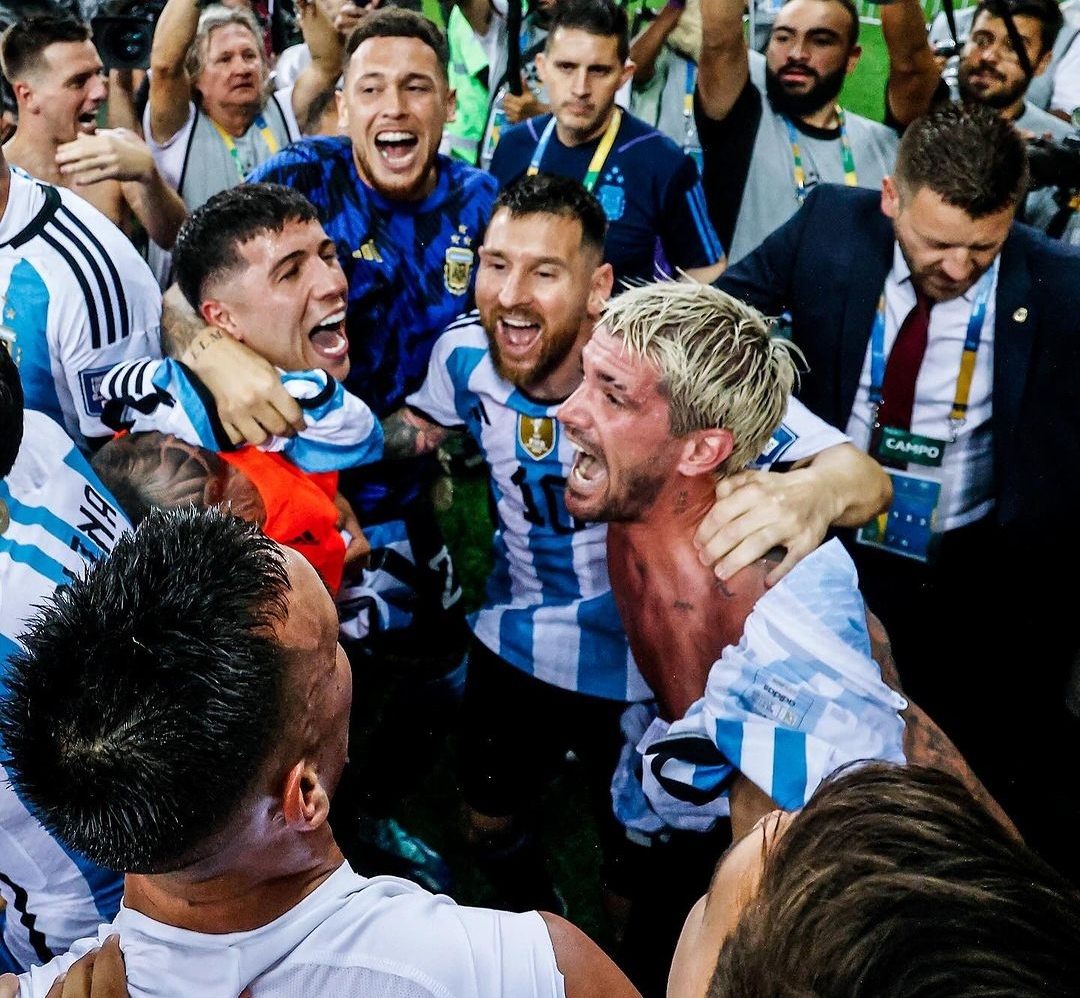 الأرجنتين تتصدر تصفيات أمريكا الجنوبية بعد فوز ثمين على البرازيل