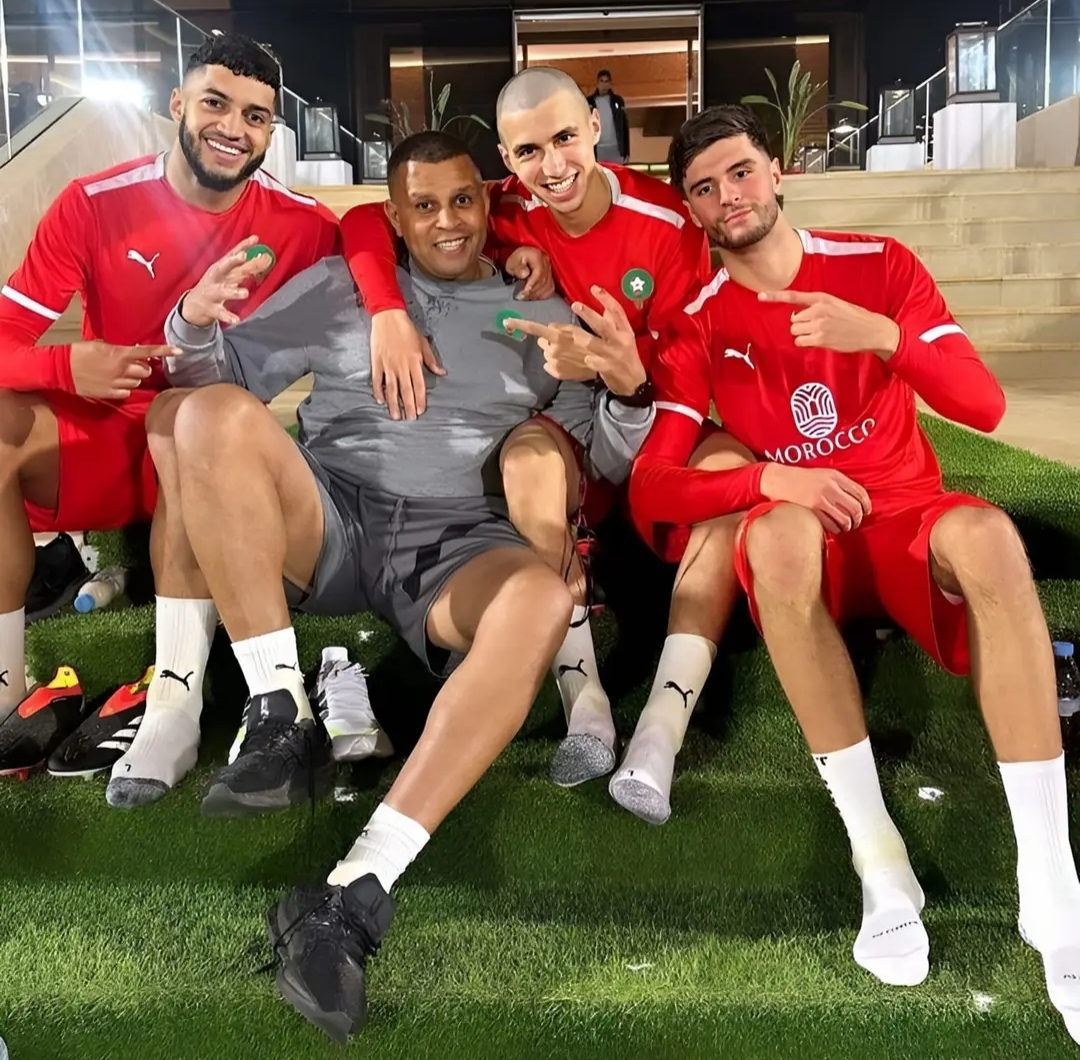 رشيد بنمحمود يرفع معنويات اللاعبين صغار السن بأفضل طريقة