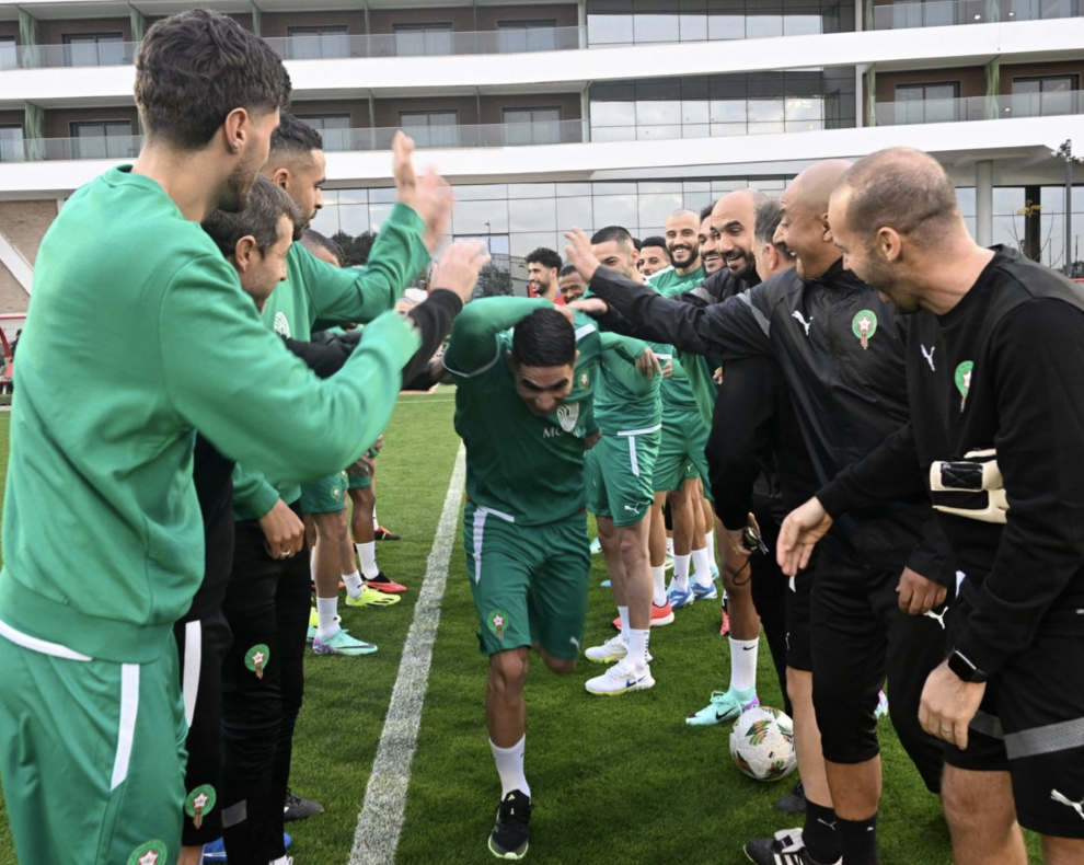 لاعبو الفريق الوطني إحتفلوا بحكيمي