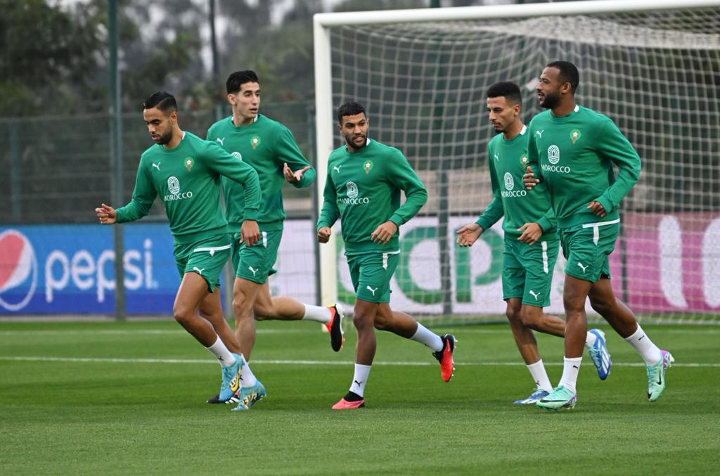 لماذا يحرص الركراكي على تسجيل تداريب لاعبيه في معسكر الأسود؟