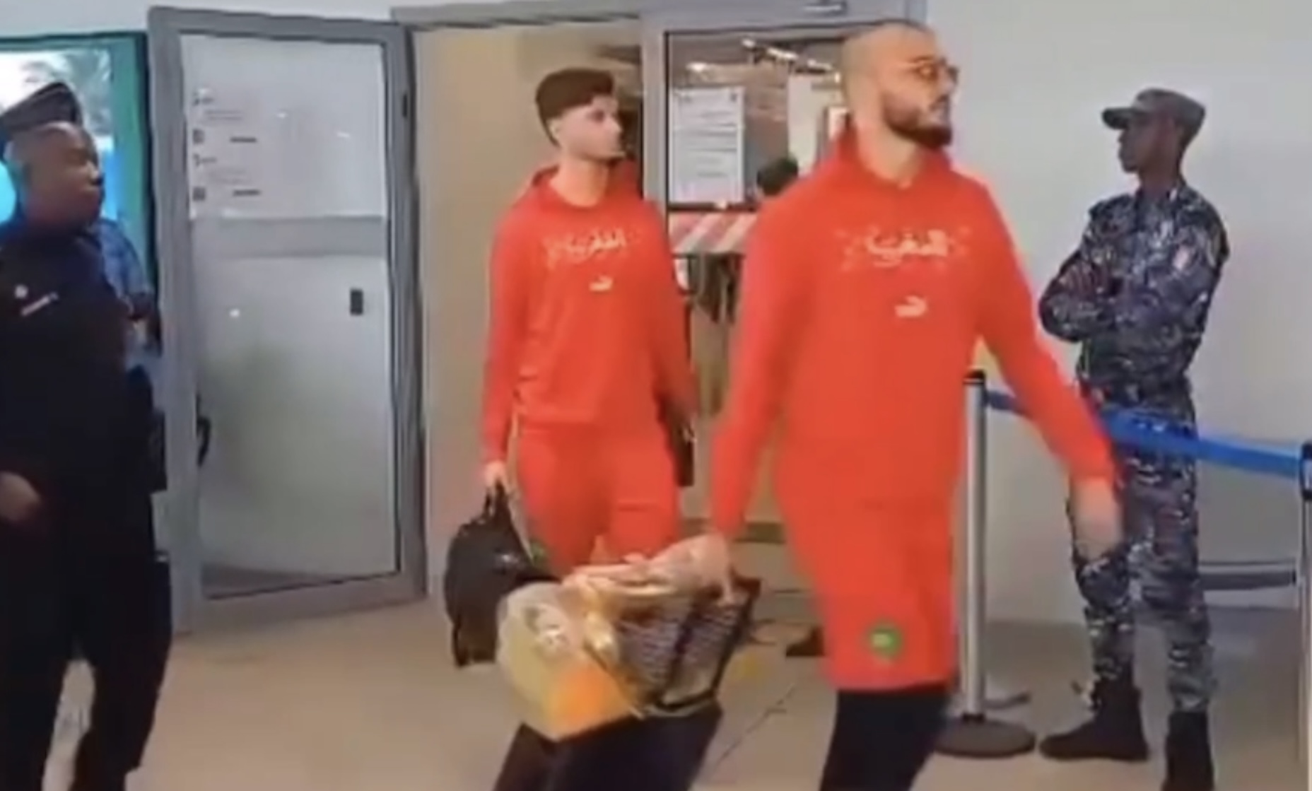 المنتخب الوطني يصل في هذه الأثناء لأبيدجان