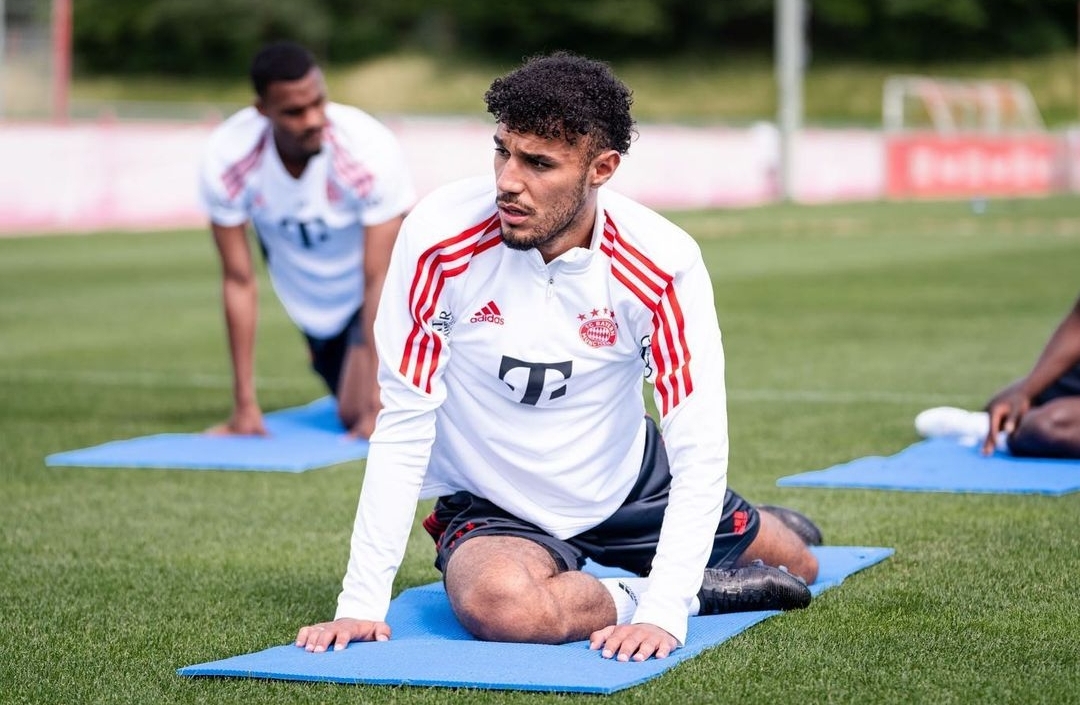 نصير مزراوي يتدرب منفردا في ميونيخ.. اللاعب لم يصل بعد
