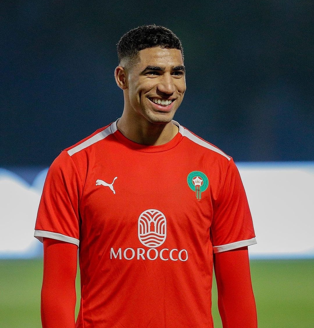 حكيمي يصل الخميس صباحا لمعسكر الفريق الوطني