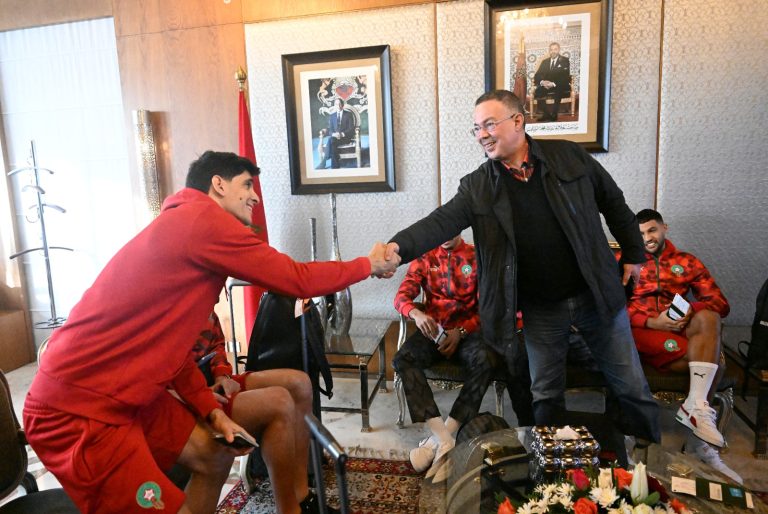 لقجع يودع بعثة الفريق الوطني بمطار سلا