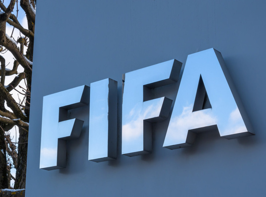  FIFA  تمنع 15 فريقا مغربيا من الإنتدابات