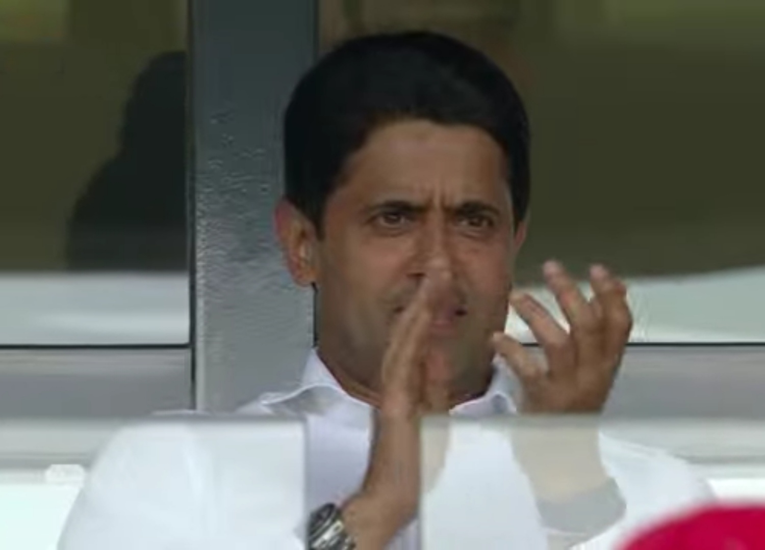 لخليفي يصفق لهدف حكيمي من المدرجات