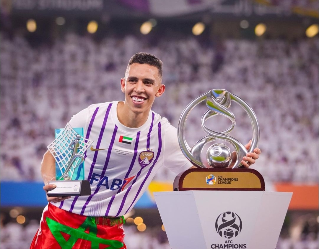 رسميا سفيان رحيمي يمدد مقامه بالعين