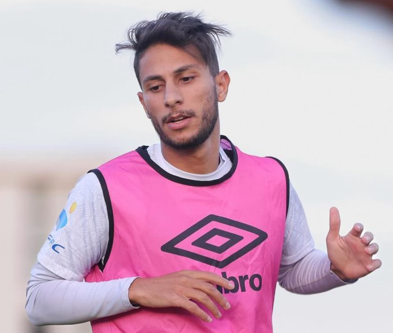 كيف سيتعامل مكتب الرجاء مع بوزوق الذي يطالب بأوراقه للرحيل؟