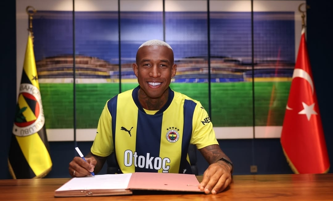 النصر يعلن مغادرة البرازيلي تاليسكا إلى فنربهتشه التركي
