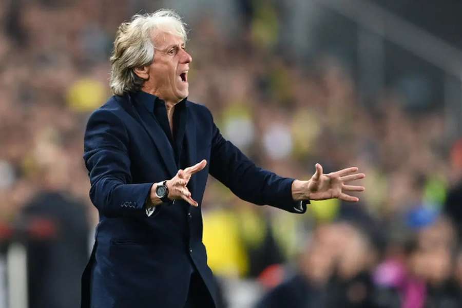 مدرب الهلال يبرر الإنهيار الدفاعي: المنظومة مضروبة!