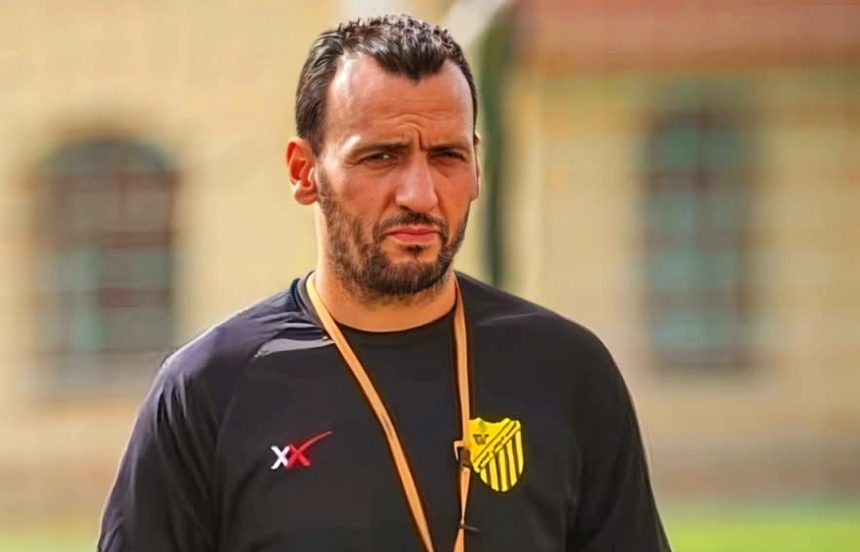 أنباء عن إقالة أكرم روماني مدرب المغرب الفاسي والمعد البدني