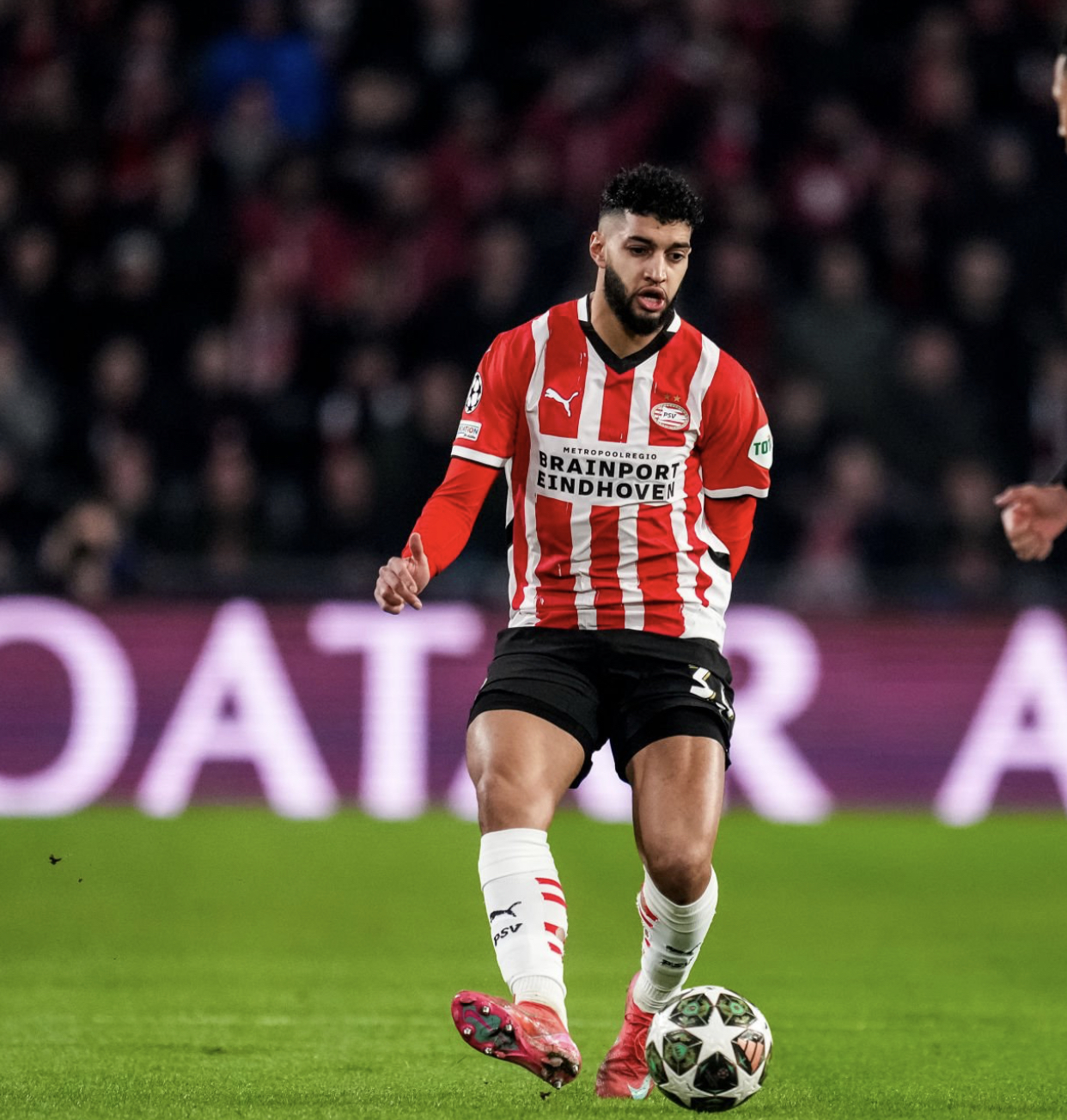 رقميا صيباري وأيندوفن يودعان عصبة الأبطال