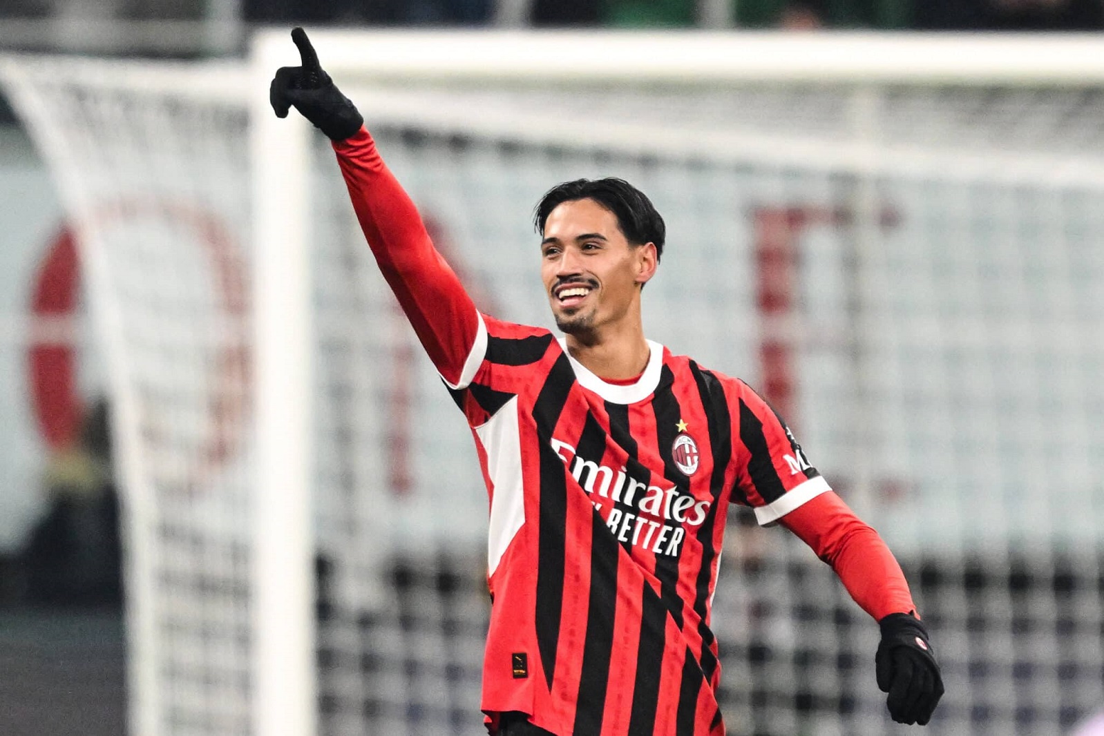 مانشستر سيتي يستعد للتعاقد مع لاعب الوسط الهولندي ريندرز قادما من ميلان
