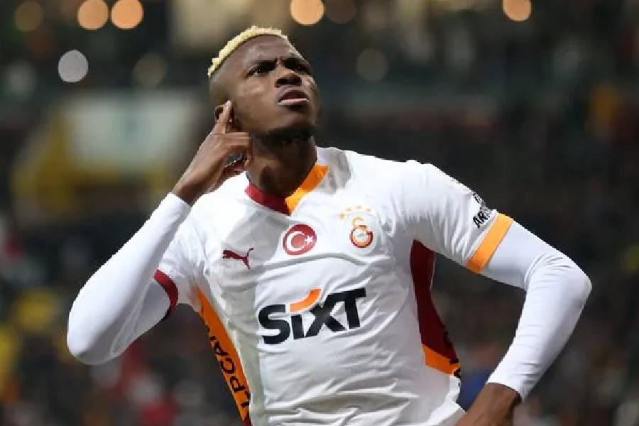 ليفربول يستهدف ضم فيكتور أوسيمين