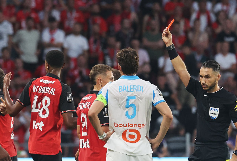 أيت بودلال.. طرد في اول مباراة!