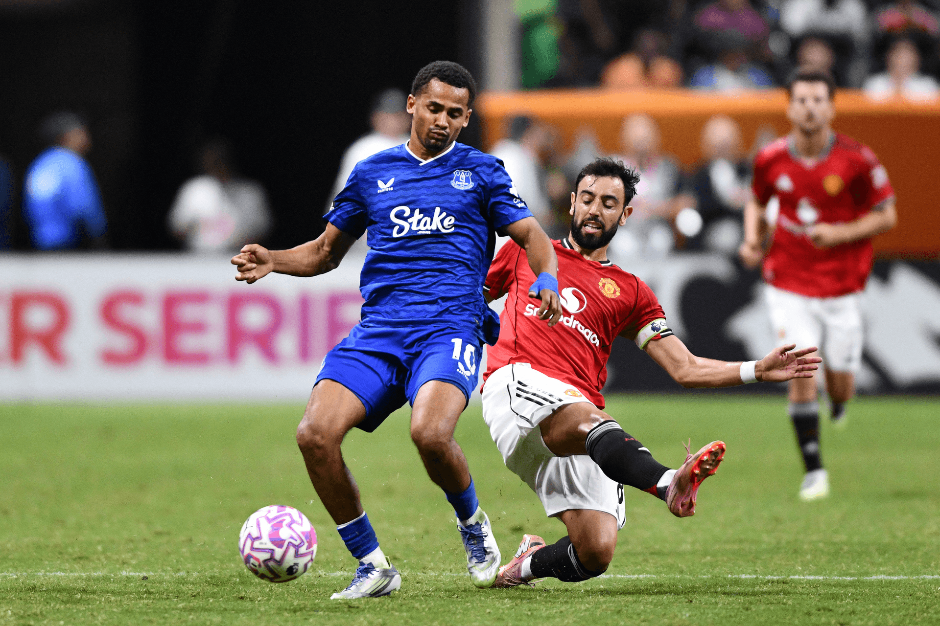 عميد مانشستر يونايتد فرنانديش يعترف: فريقنا كسول وبحاجة لتعزيزات